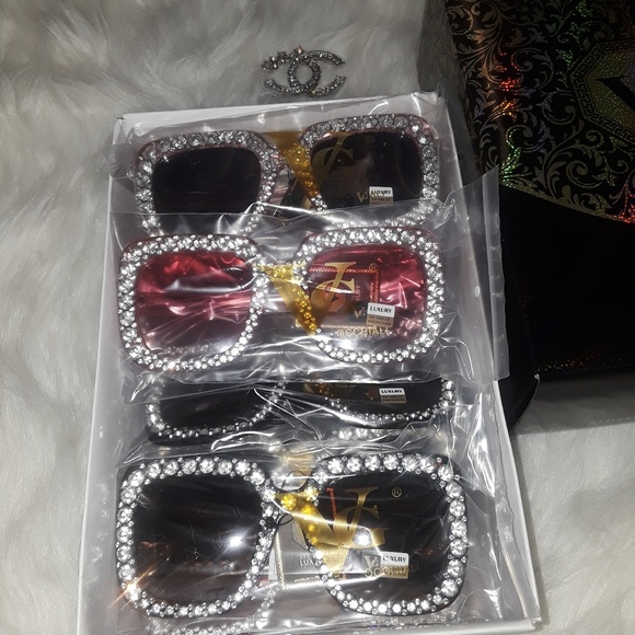 💥6 HOURS PRICE DROP Black Oversized Rhinestone - Picture 7 of 7